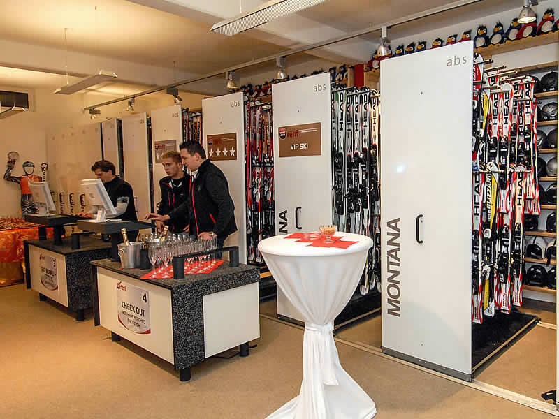 Skiverhuur winkel Skiverleih - Skischule St. Johann in Speckbacherstrasse 41a, St. Johann i. Tirol